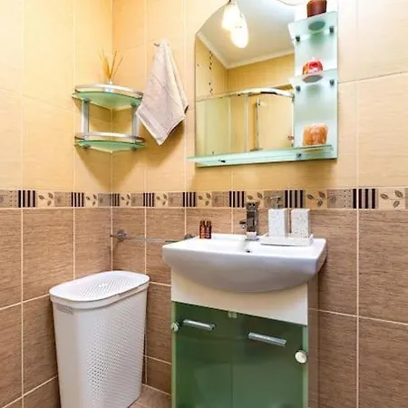 Spacious By Stefanie / Close To Mu