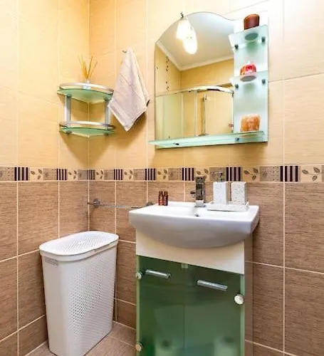 Spacious By Stefanie / Close To Mu