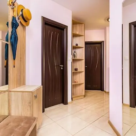 Spacious By Stefanie / Close To Mu Apartment