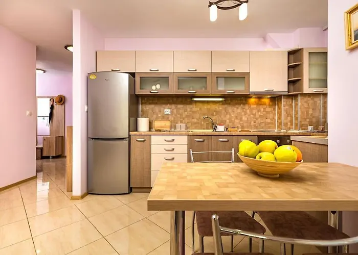 Spacious By Stefanie / Close To Mu