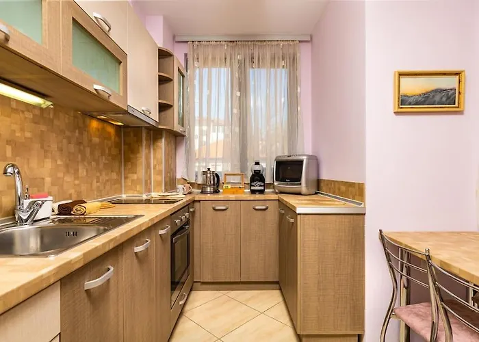 Spacious By Stefanie / Close To Mu 公寓 *